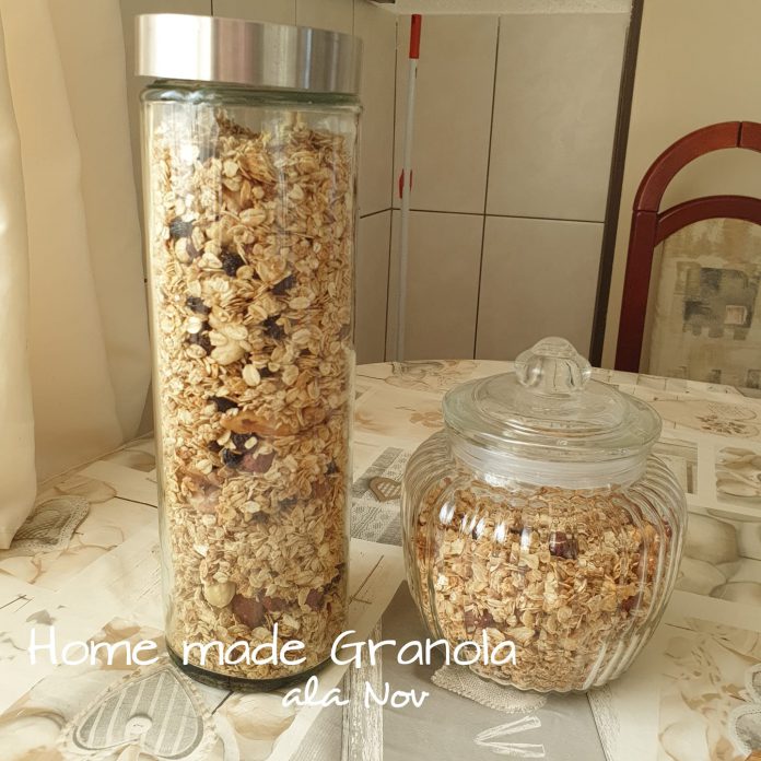 variasi oatmeal dengan Granola homemade by Novia Deniz