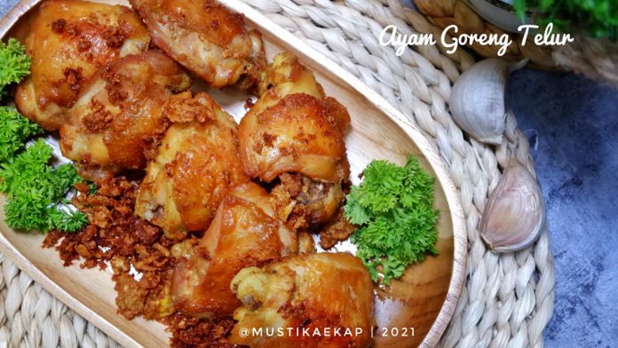 AYAM GORENG TELUR by Mustika Eka Putri Menu ini bisa dijadikan stock Frozen food juga