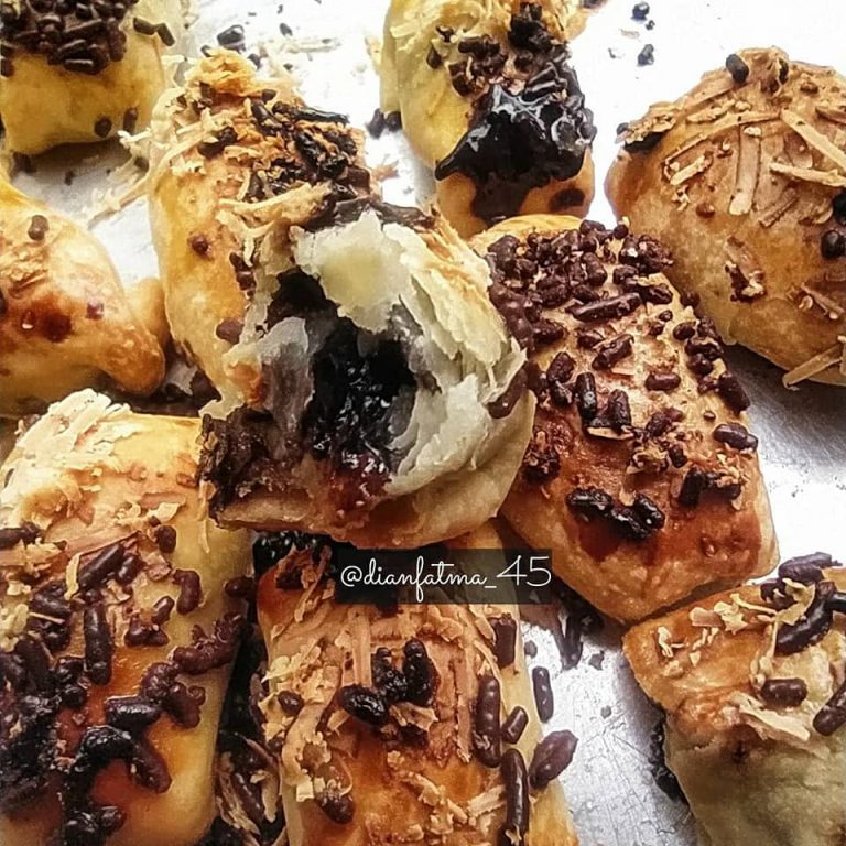 BOLEN PISANG MINI MINI KRISPY CRUNCHY by Dianfatma