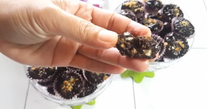 COOKIES COKLAT (TANPA OVEN TANPA MIXER) by Lenny Valencia Febriany COOKIES COKLAT (TANPA OVEN TANPA MIXER) by Lenny Valencia Febriany