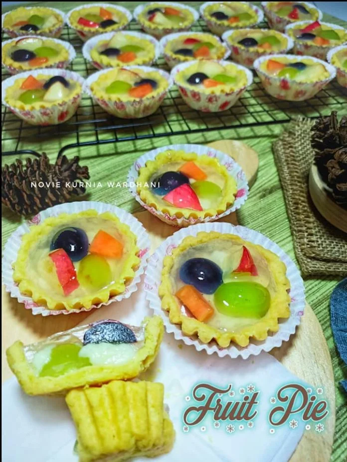 FRUIT PIE PIE BUAH by Novie Kurnia Wardani FRUIT PIE PIE BUAH by Novie Kurnia Wardani 1