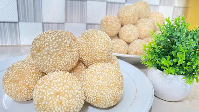 A Delightful Indonesian Treat – Onde-onde isi kacang hijau by Fitriatul Muniroh