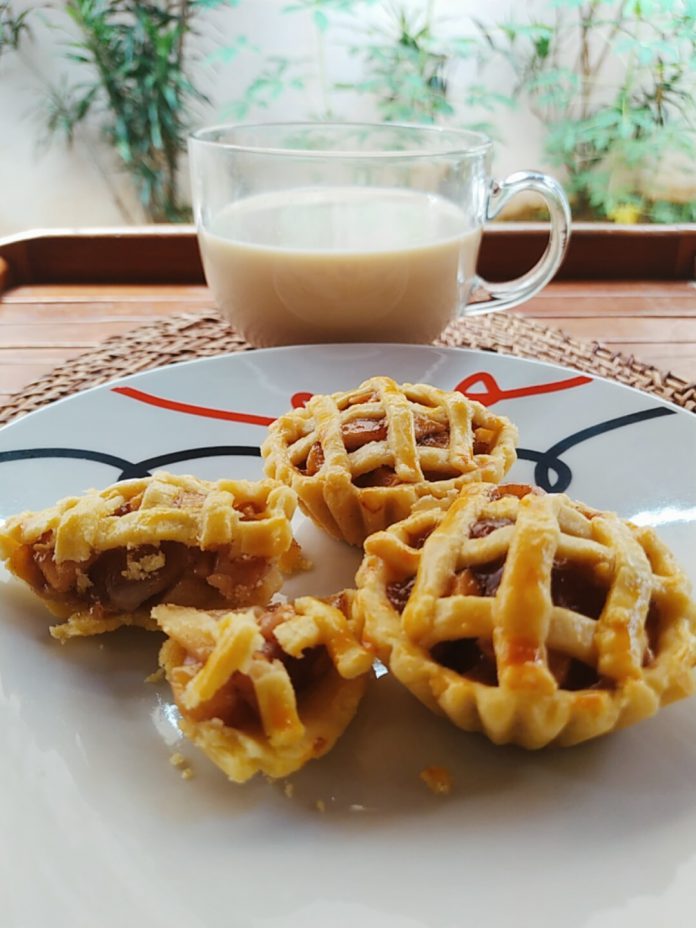 Pie Apel dan Susu Jahe Merah Gula Aren by Nita Andriani Pie Apel dan Susu Jahe Merah Gula Aren by Nita Andriani