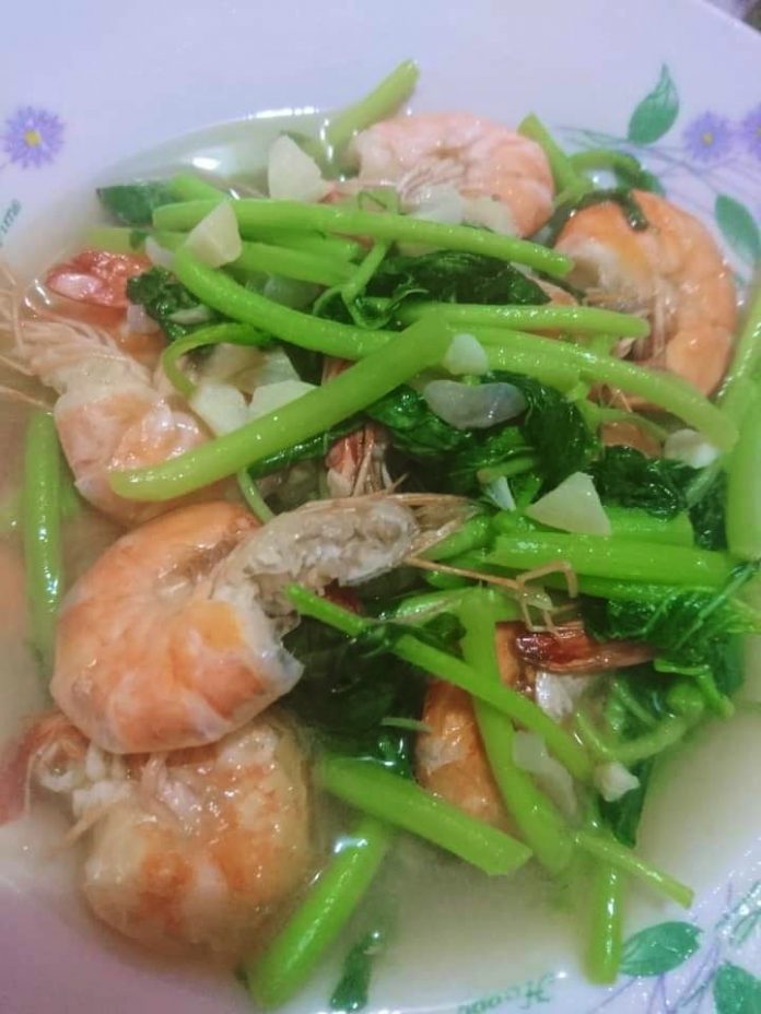 Tumis Bayam dan Udang by Nanda Sukesi Tumis Bayam dan Udang by Nanda Sukesi