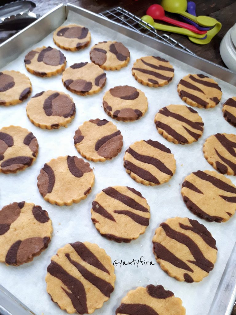 enak, renyah, dan garing ANIMAL PRINT COOKIES by Yanty Fira