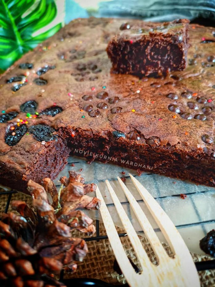 keluar shinynya BROWNIES PANGGANG by Novie Kurnia Wardani keluar shinynya BROWNIES PANGGANG by Novie Kurnia Wardani