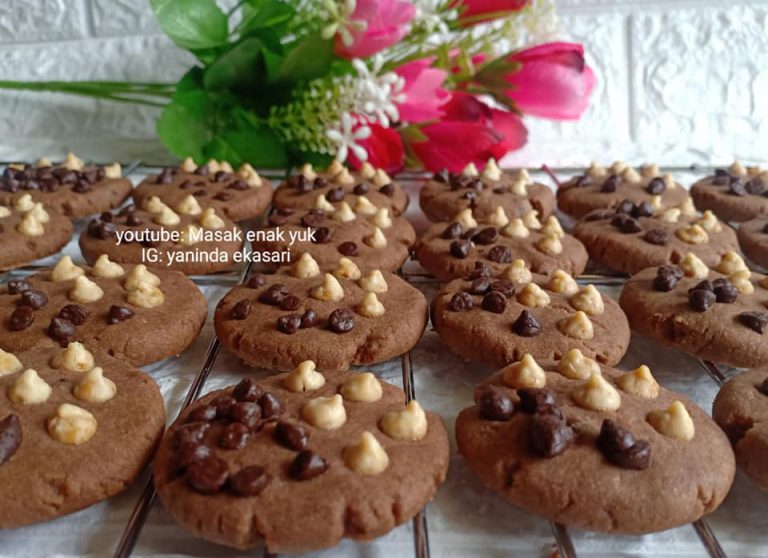 kue kering cantik Black and white choco chips by Yaninda Ekasari