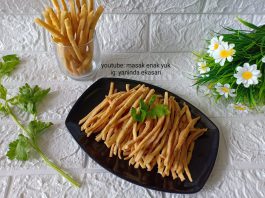 membuat Stik bawang renyah by Yaninda Ekasari
