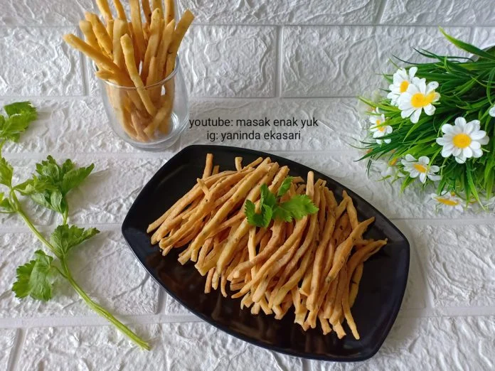membuat Stik bawang renyah by Yaninda Ekasari