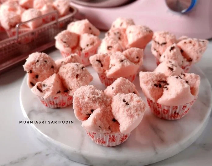 sempurna ringan selembut kapas BOLU KUKUS MEKAR by Murniasri Sarifudin