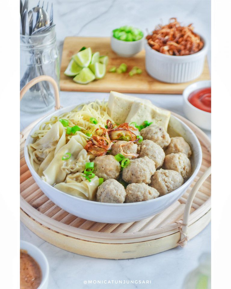 Makanan sejuta umat tidak bikin bosan BAKSO by Monica Tunjungsari Omar