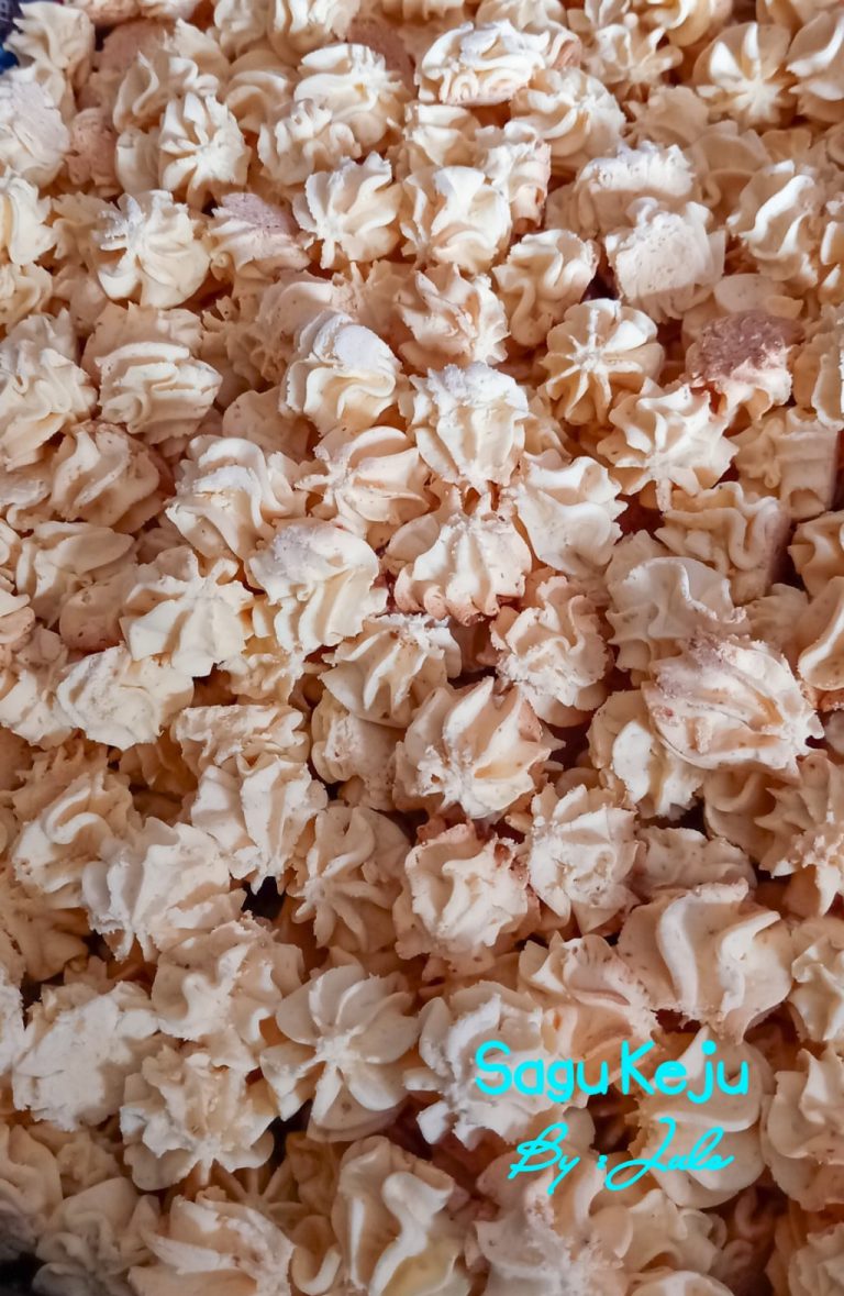 baru mulai bikin nih SAGU KEJU by Julie Darwis