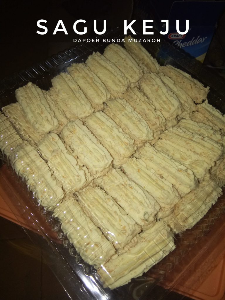 persiapan kue kering pengisi toples SAGU KEJU by Bunda Muzaroh