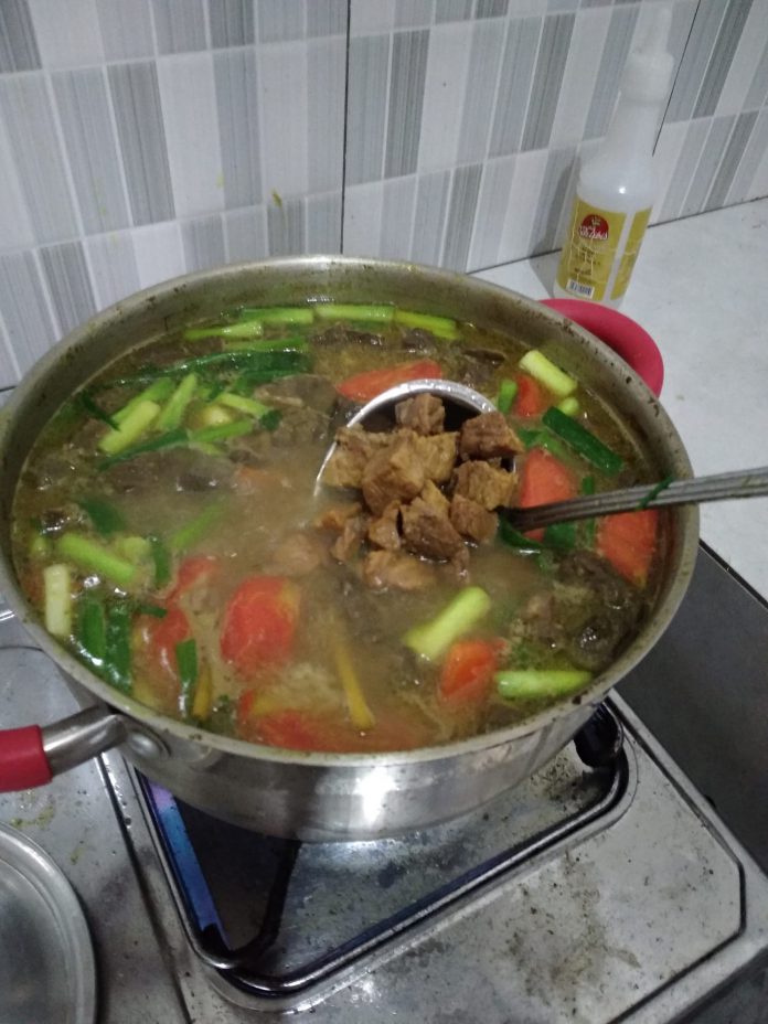 soto daging kesukaan keluarga by Ade Sandrapristiwa Sari