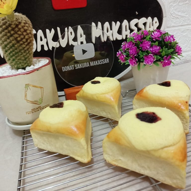 Bluberry & cheese cream bread by Donat Sakura Makassar
