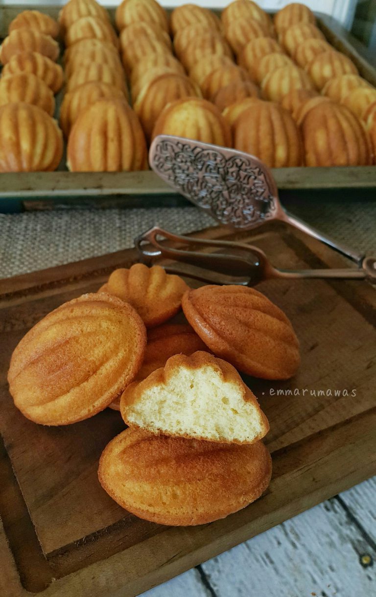 Menu kenangan masa kecil Kue Bahulu by Emma Rumawas