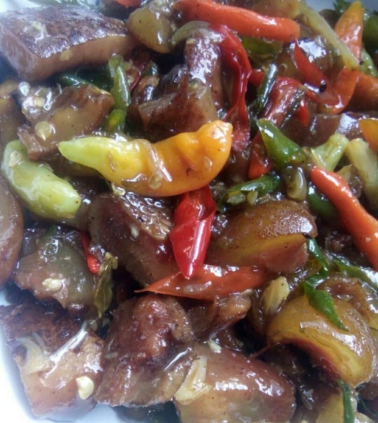 masakan pedas Oseng-oseng Mercon kikil/kulit