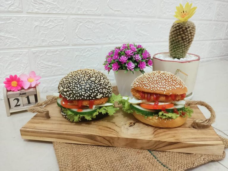 Roti burger special by Donat Sakura Makassar