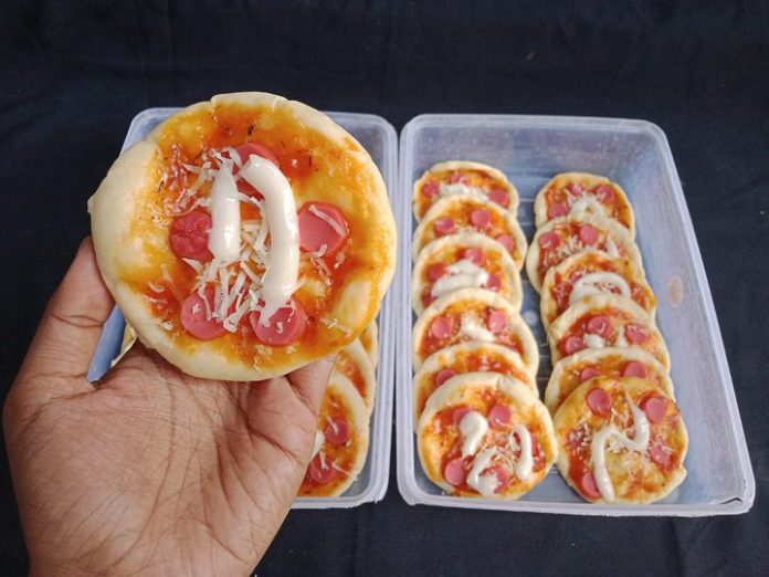 PIZZA MINI HOMEMADE by Prisilia Hamzah