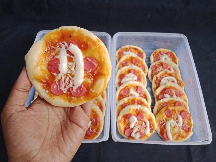 PIZZA MINI HOMEMADE by Prisilia Hamzah