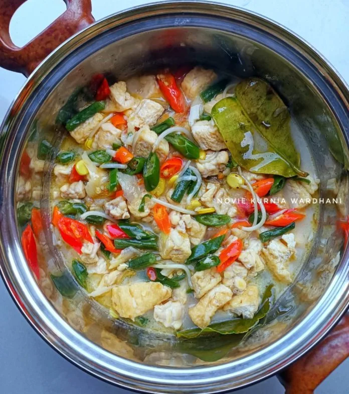 TAHU TEMPE BUMBU TUMIS SANTAN by Novie Kurnia Wardani