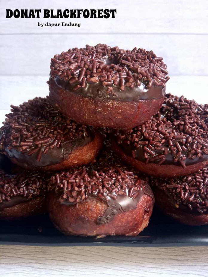 booming lembut sampe 3 hari Donat blackforest by Dapurnya Anggie
