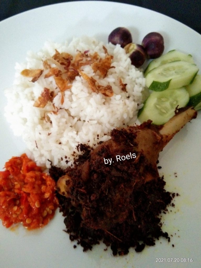 masakan khas Madura Bebek Goreng Bumbu Hitam by Nurul Roels