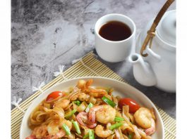 Mie Kwetiau Udang (untuk 2-4 porsi) by Monica Tunjungsari Omar
