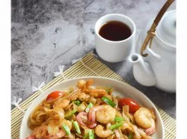 Mie Kwetiau Udang (untuk 2-4 porsi) by Monica Tunjungsari Omar