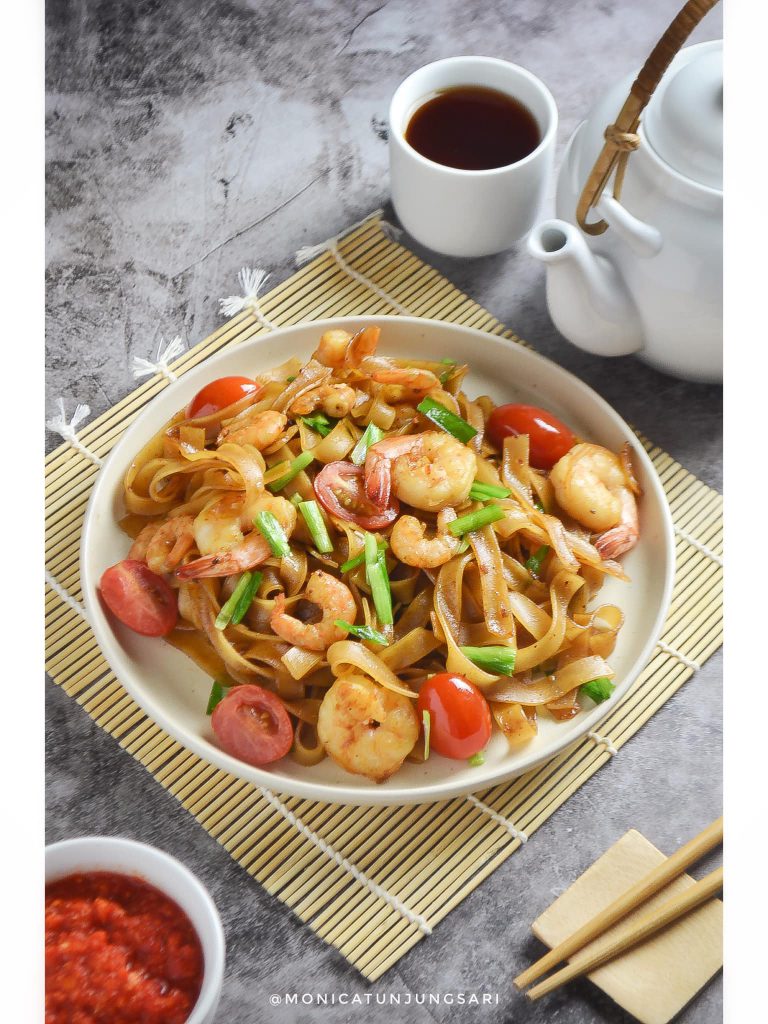 Mie Kwetiau Udang (untuk 2-4 porsi) by Monica Tunjungsari Omar