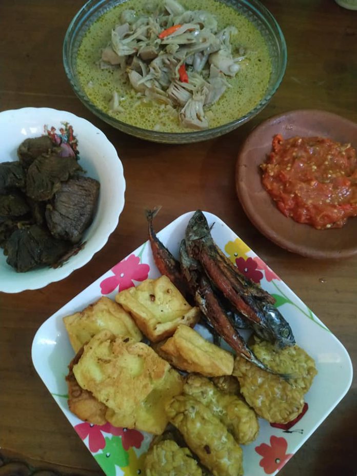 Sayur Lodeh (Jawa: tewel) by Nindy Ainindiah