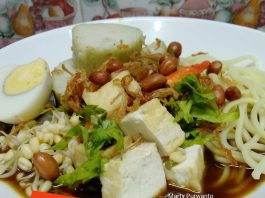 bekal beraktifitas hari ini LONTONG TAHU by Marty Purwanto