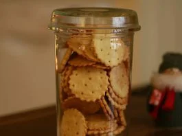 padat dan kriuk SALTED CRACKERS by Dapursicongok Dapursicongok 5