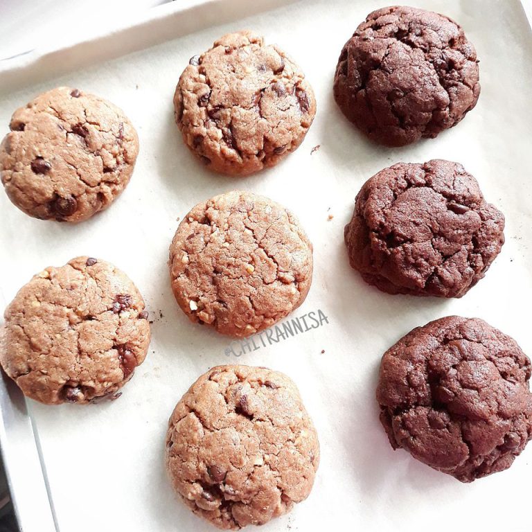 New York Style Chocolate Chip Cookies