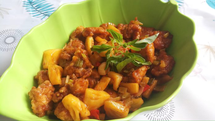 menu praktis Tumis Ayam Nanas by Ade Qurrotul Aeni