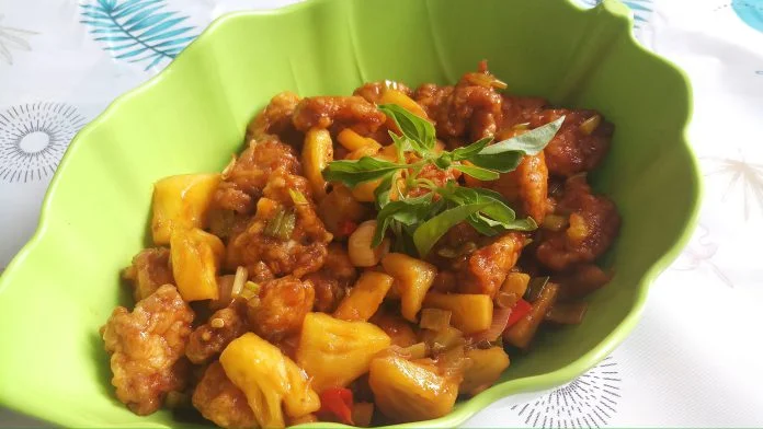 menu praktis Tumis Ayam Nanas by Ade Qurrotul Aeni