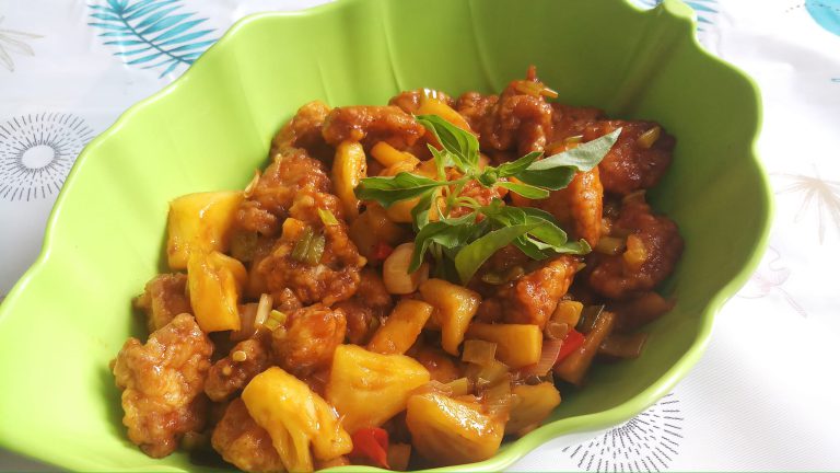 menu praktis Tumis Ayam Nanas by Ade Qurrotul Aeni