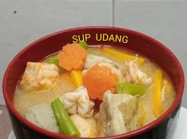 bikin sup dengan kaldu udang.
