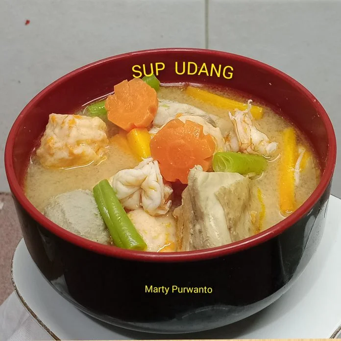 bikin sup dengan kaldu udang.