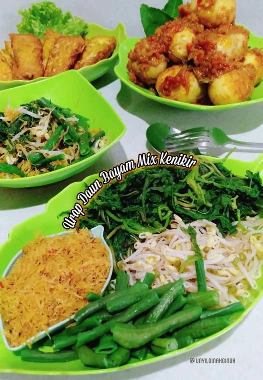 menu hari ini Urap Daun Bayam mix Kenikir