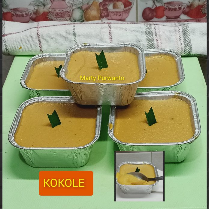 Jajanan tradisional Manado Kokole by Marty Purwanto made from corn with the addition of coconut milk and palm sugar.