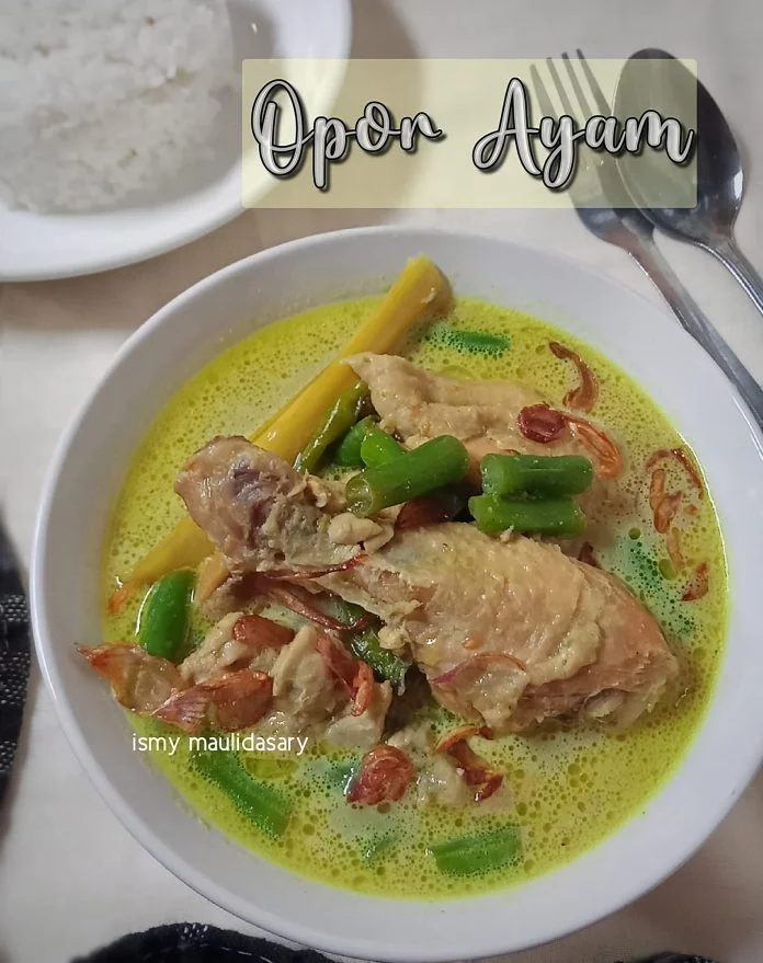 Opor Ayam (versi kuah Kuning) by Ismy Maulidasary Opor Ayam (versi kuah Kuning)