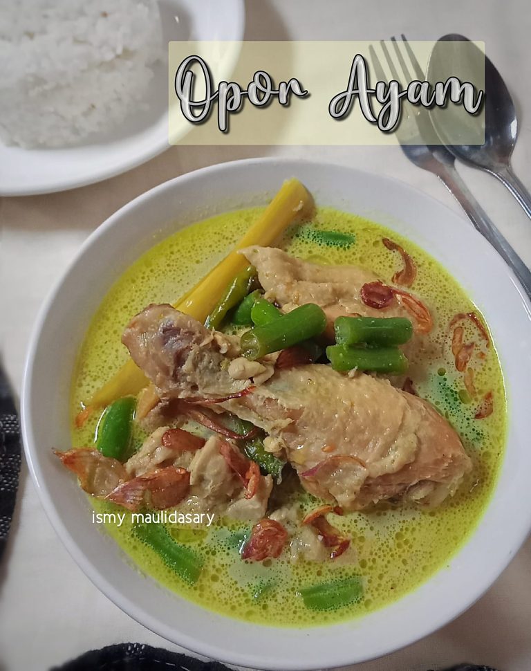 Opor Ayam (versi kuah Kuning) by Ismy Maulidasary