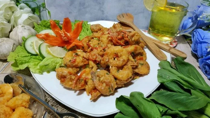 Udang Goreng Garing Saus Telur Asin by Vivi Wen
