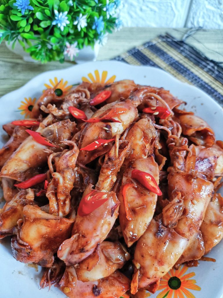 Cara Bersihkan Cumi by Novie Kurnia Wardani