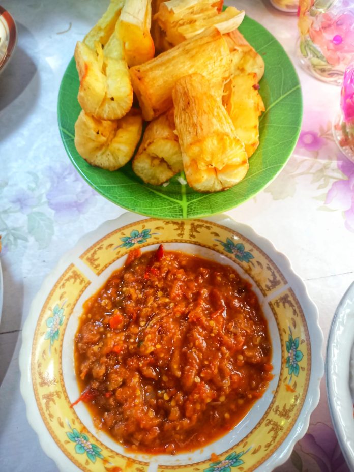 SINGKONG GORENG by Novie Kurnia Wardani SINGKONG GORENG
