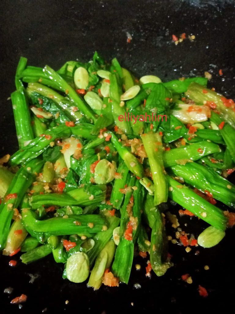 Tumis genjer mix petai pedas by Elliyah Lim