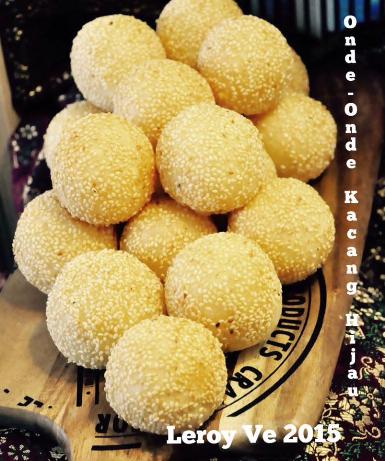 Jajanan Jadul endang gulindang Onde-Onde Isi Kacang Hijau by LEROY VETRARINI