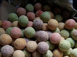 Onde-Onde with Sesame Seeds and Mung Bean Filling 4