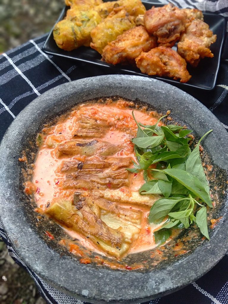 salah satu sambel favoritku SAMBAL TERONG SANTAN by Regina EQuyn